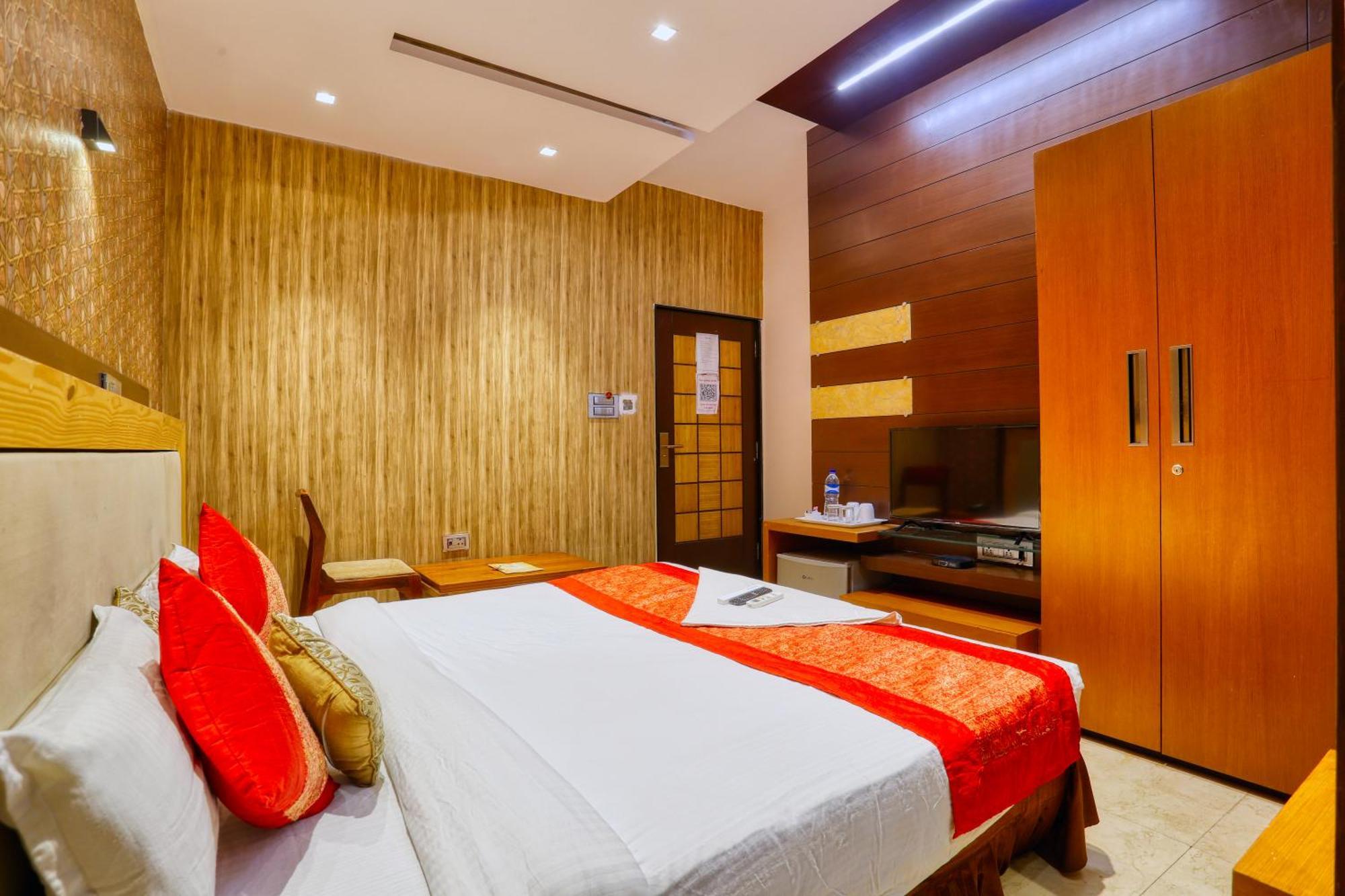 Hotel The Ashoka 3*